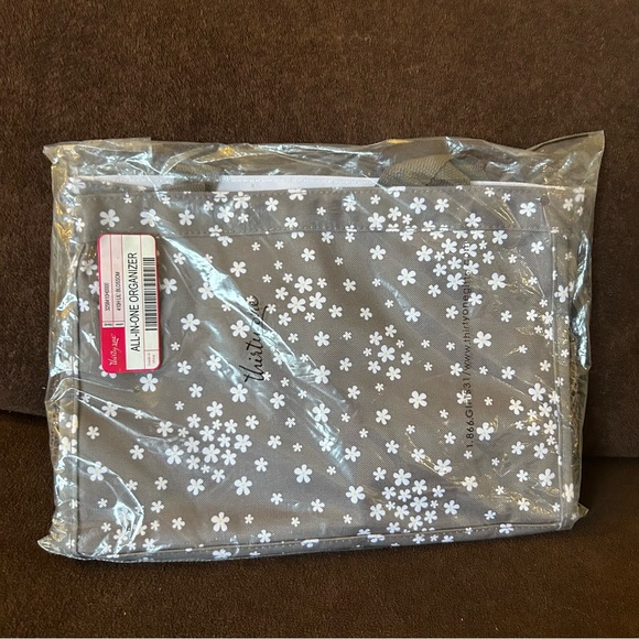 Thirty One NWT All in one organizer in awesome blossom print - Picture 4 of 7